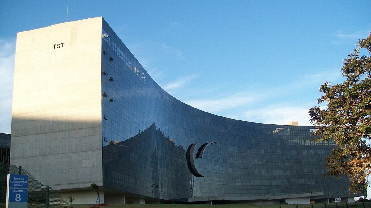 Fachada do Tribunal Superior do Trabalho em Brasília.