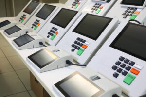 TSE descentraliza R$ 13 mi para estruturar voto no exterior