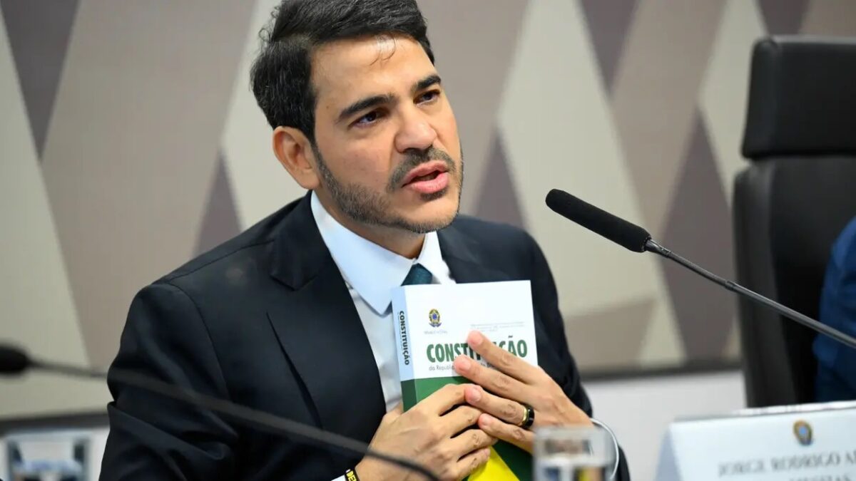 Jorge Messias, advogado-geral da União, durante sabatina na Comissão de Constituição e Justiça do Senado.