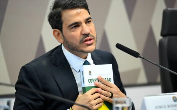 Messias passa na CCJ e diz que STF não pode ser ‘Procon da política’