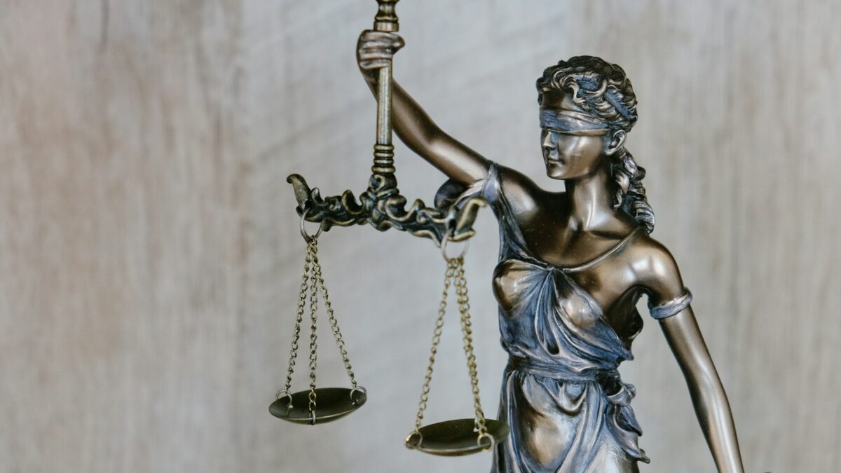 Balança da justiça - símbolo do Direito