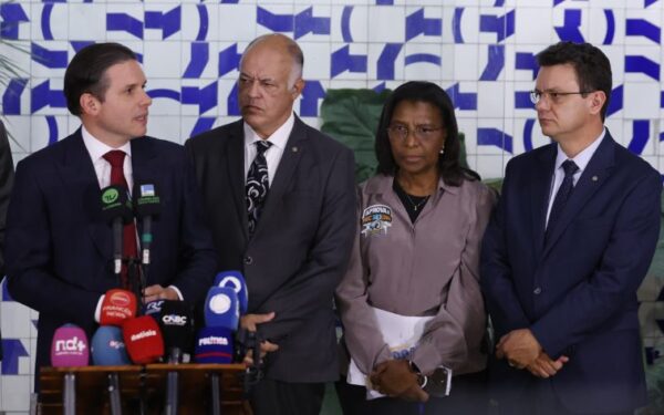 Comissão da PEC do fim da escala 6×1 começa debates na Câmara