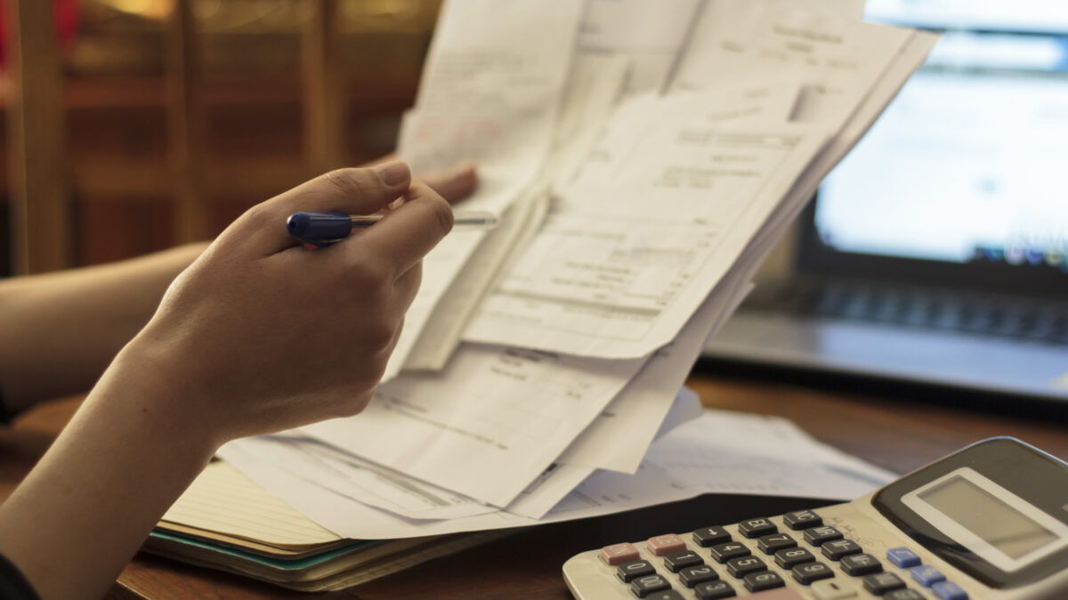Dívida contratual da administração não entra automaticamente em precatórios