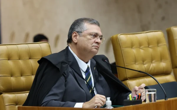Dino pede vista e suspende julgamento dos royalties no STF