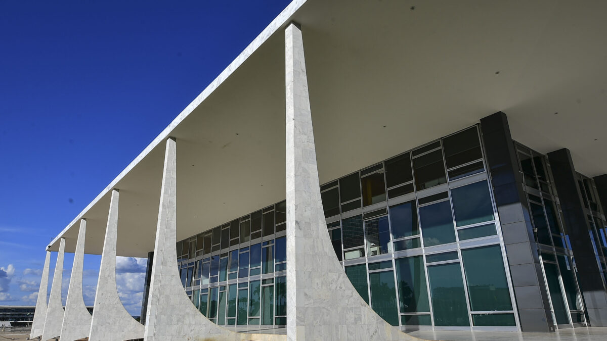 Fachada do Supremo Tribunal Federal em Brasília, tribunal que concentra a suspensão parcial da Lei da Dosimetria nas execuções sob relatoria de Alexandre de Moraes.