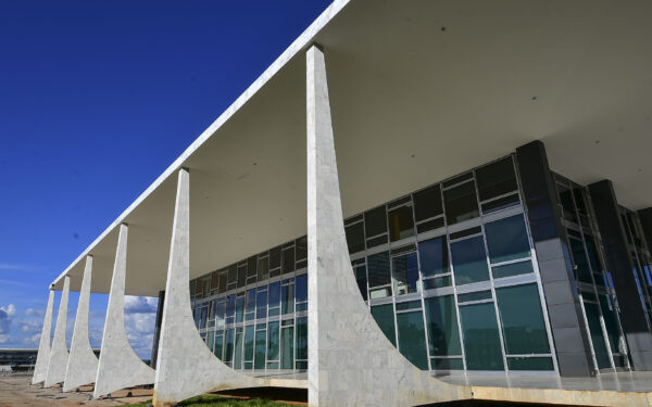 Lei da Dosimetria virou lei e foi parcialmente suspensa pelo STF — onde ainda cabe pedir revisão