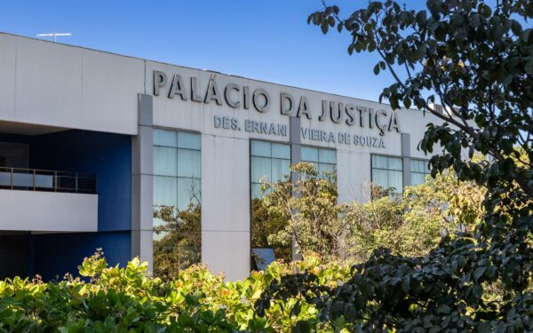 Aposentadoria não elimina indenização por licença-prêmio não usufruída