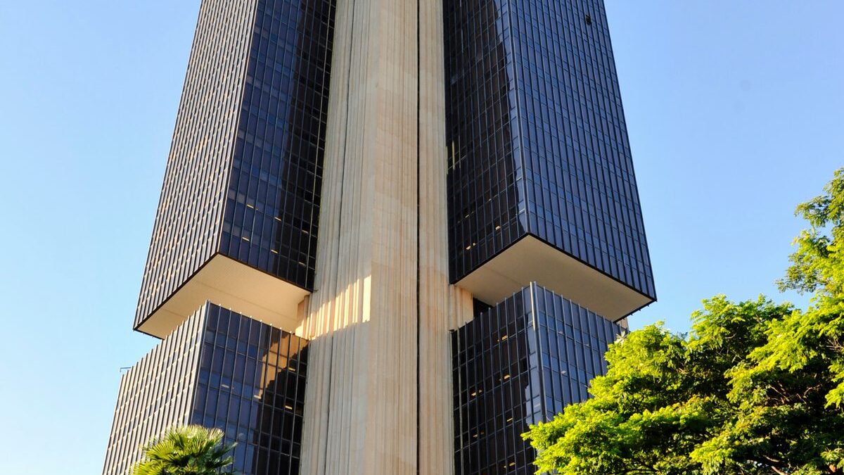 CMN dá 24 horas para bancos e fintechs bloquearem contas de bets ilegais