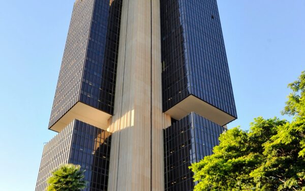 CMN dá 24 horas para bancos e fintechs bloquearem contas de bets ilegais