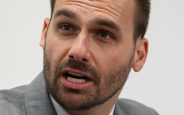 STF condena Eduardo Bolsonaro a 4 anos e 2 meses por coação no curso do processo