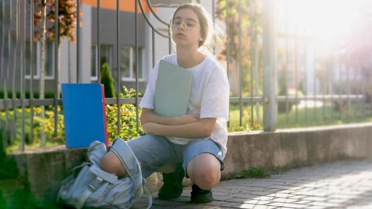 Estigma social vira impedimento de longo prazo e garante BPC a adolescente com Tourette