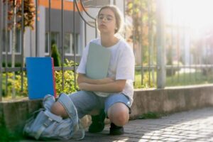 Estigma social vira impedimento de longo prazo e garante BPC a adolescente com Tourette