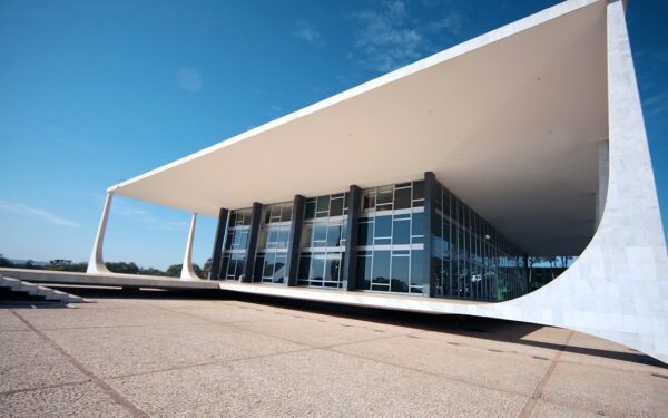 STF mantém teto de 35% para verbas de juízes e detalha exceções