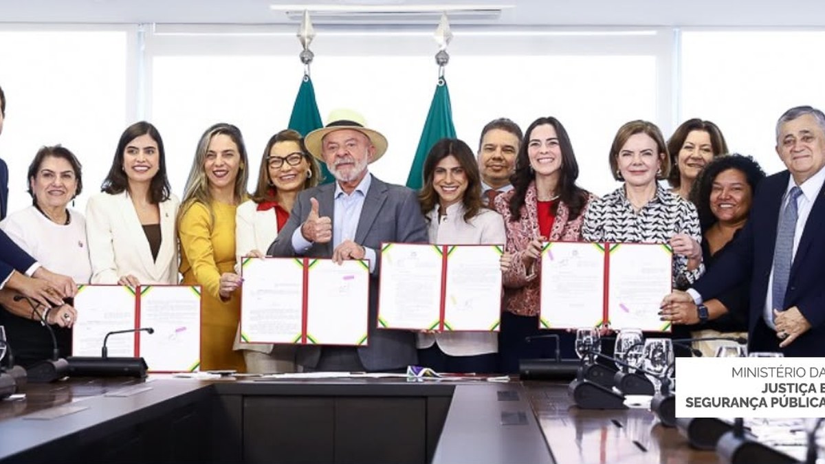 Decreto 13.084/2026 cria o Alerta Mulher Segura e regulamenta a monitoração eletrônica na Lei Maria da Penha