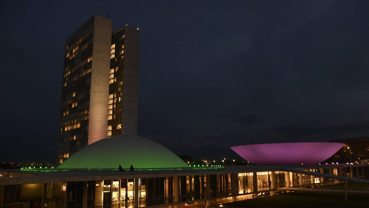 Câmara aprova ações contra a adultização infantil e altera o ECA