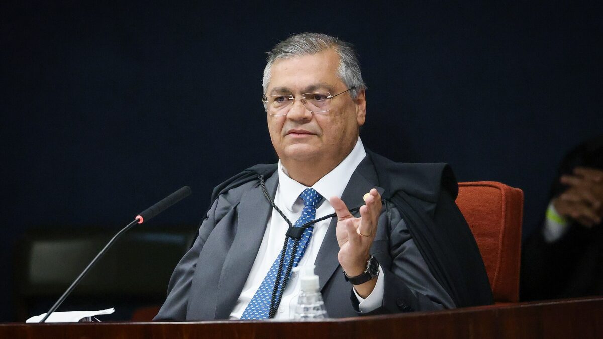 Dino manda 21 partidos explicarem controle de emendas no Congresso