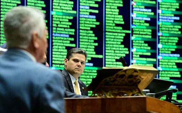 Comissão do Senado aprova incluir partidos na Lei de Lavagem de Dinheiro