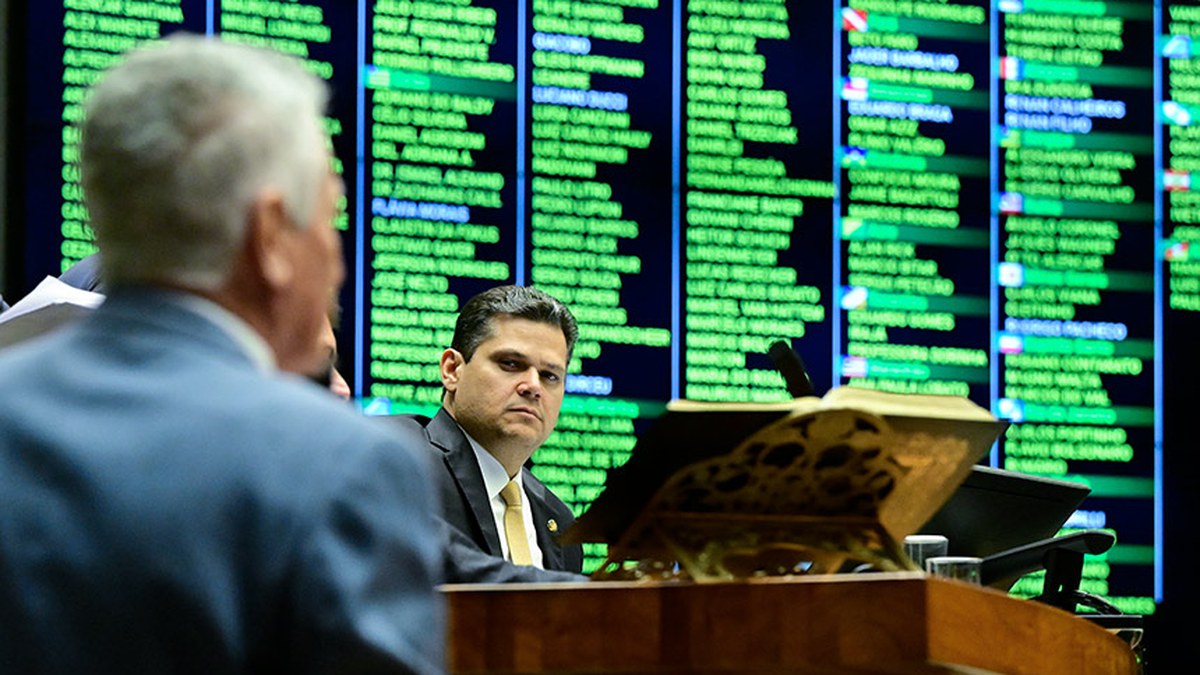 Comissão do Senado aprova incluir partidos na Lei de Lavagem de Dinheiro