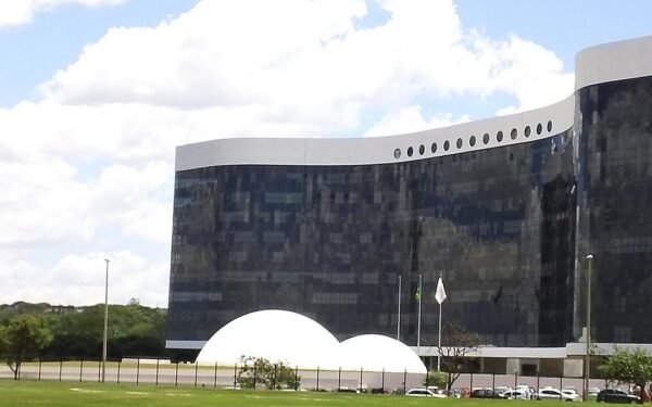Portaria TSE 463/2026: plataformas com mais de 5 milhões de usuários têm até 16 de agosto para o plano de conformidade