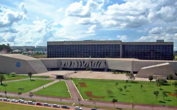 STJ suspende ações sobre honorários em baixa de gravame hipotecário